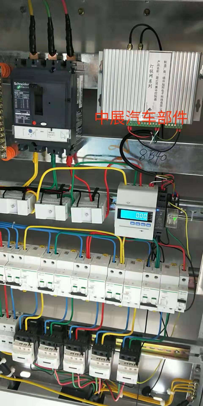 燦陽公司為蘇北某工業(yè)區(qū)100多棟樓宇亮化安裝集中控制器。(圖6)