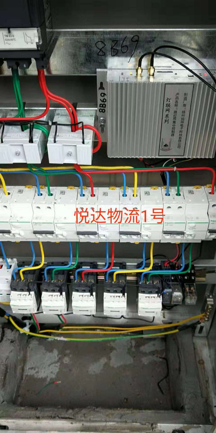 燦陽公司為蘇北某工業(yè)區(qū)100多棟樓宇亮化安裝集中控制器。(圖7)