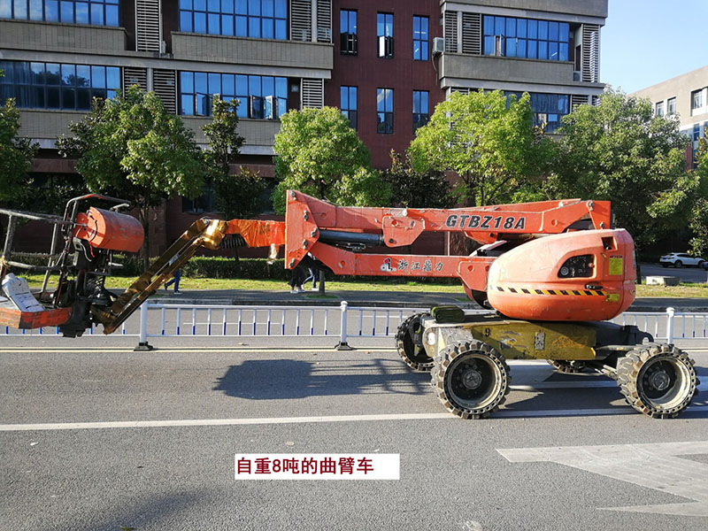 貴州某高校為本校區(qū)內(nèi)600多盞路燈更換LED燈頭及加裝太陽能LORA調(diào)光控制模塊，達(dá)到了節(jié)能和智能控制的目的。(圖6)